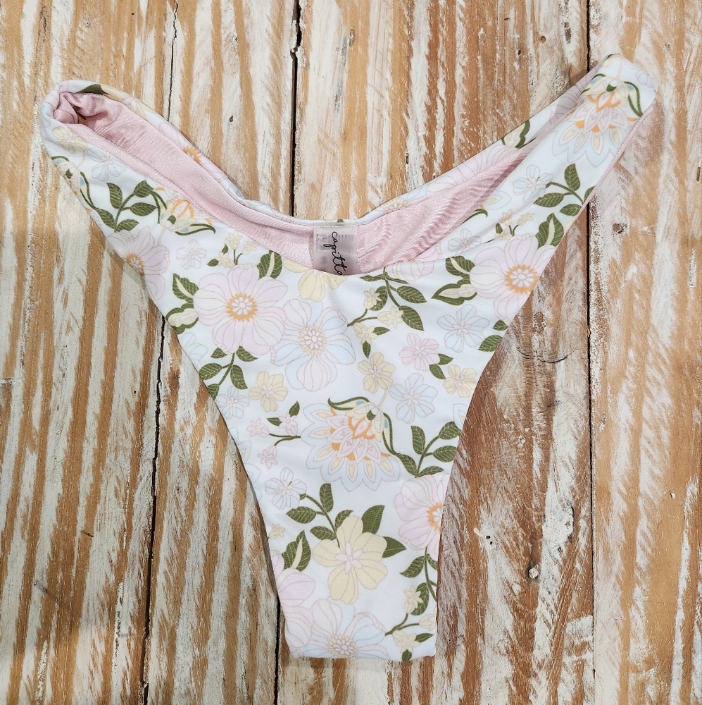 NWT Capittana Alicia White Garden Floral Printed Ruched‎ Butt Bikini Bottoms L